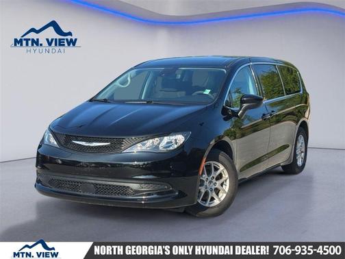 Diamond Black Crystal Pearlcoat 2024 Chrysler Voyager LX