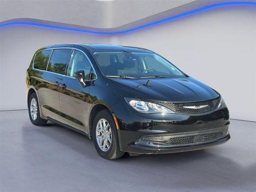 Diamond Black Crystal Pearlcoat 2024 Chrysler Voyager LX