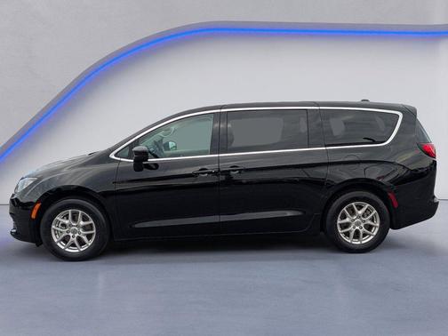 Diamond Black 2024 Chrysler Voyager LX