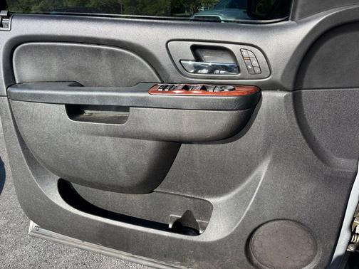 Silver Ice Metallic 2013 Chevrolet Suburban 1500 LT