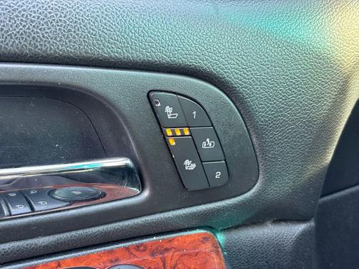 Silver Ice Metallic 2013 Chevrolet Suburban 1500 LT