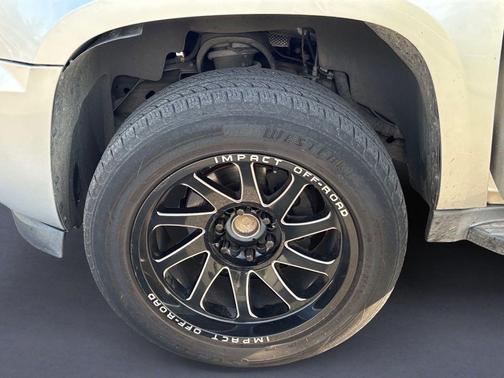 Silver Ice Metallic 2013 Chevrolet Suburban 1500 LT