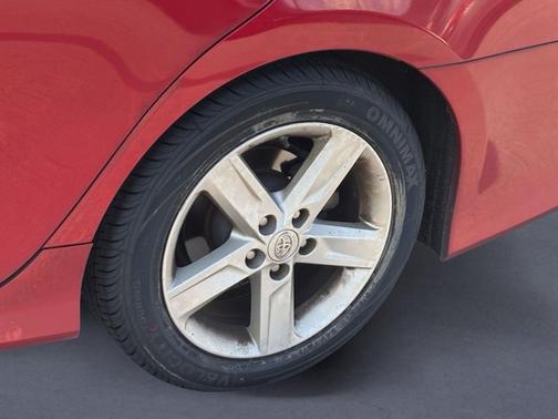 Barcelona Red Metallic 2014 Toyota Camry SE