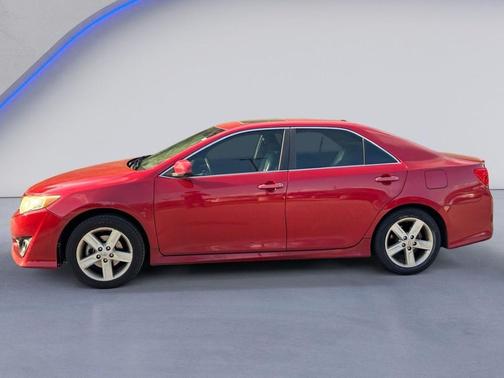 Barcelona Red Metallic 2014 Toyota Camry SE