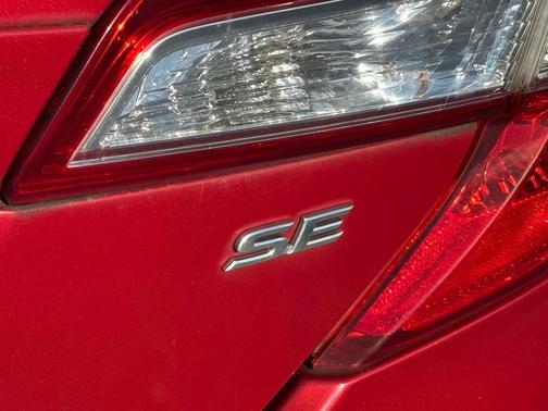 Barcelona Red Metallic 2014 Toyota Camry SE