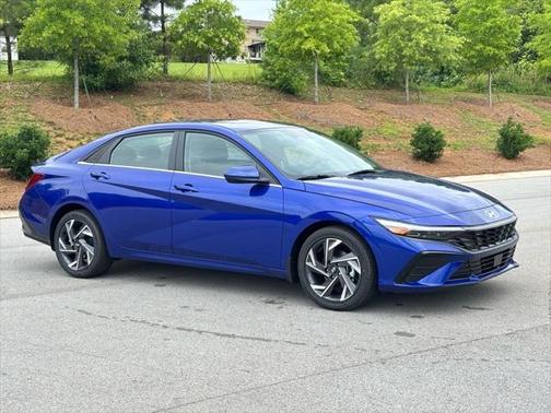 2025 Hyundai ELANTRA SEL