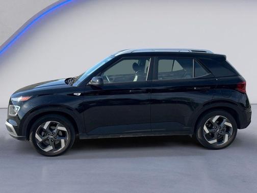 Onyx Black 2024 Hyundai VENUE SEL