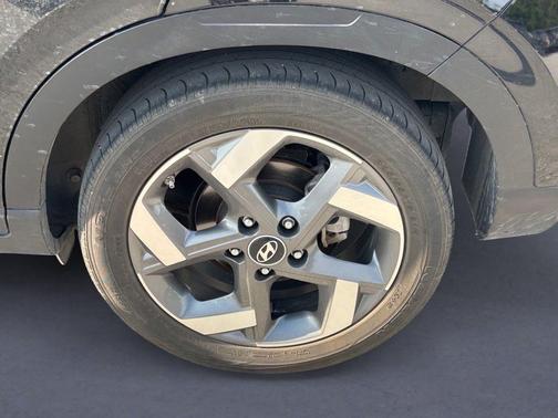 Onyx Black 2024 Hyundai VENUE SEL