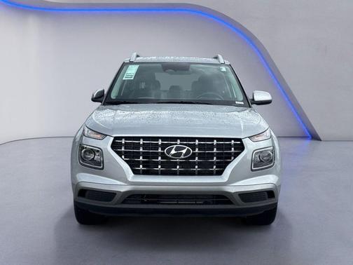 Shimmering Silver 2025 Hyundai VENUE SEL