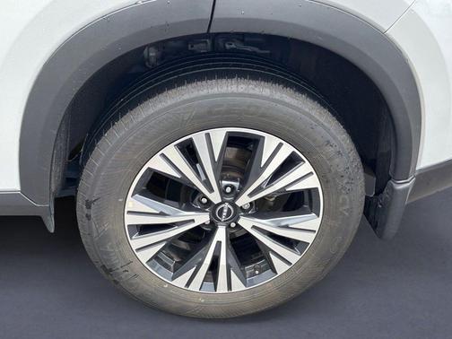 Brilliant Silver Metallic 2023 Nissan Rogue SV