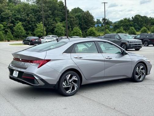 2025 Hyundai ELANTRA SEL