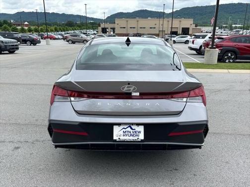 2025 Hyundai ELANTRA SEL