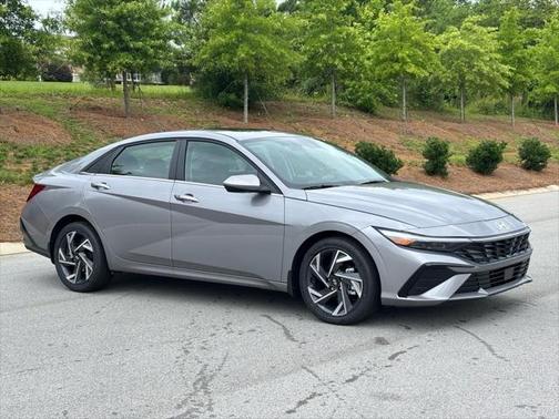 2025 Hyundai ELANTRA SEL