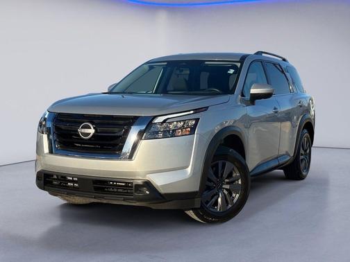 Brilliant Silver Metallic 2024 Nissan Pathfinder SV FWD