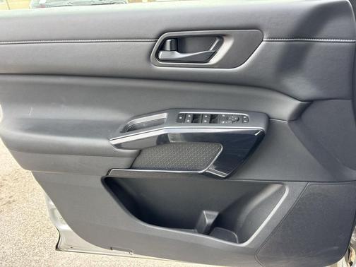 2024 Nissan Pathfinder SV FWD