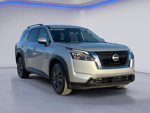 Brilliant Silver Metallic 2024 Nissan Pathfinder SV FWD