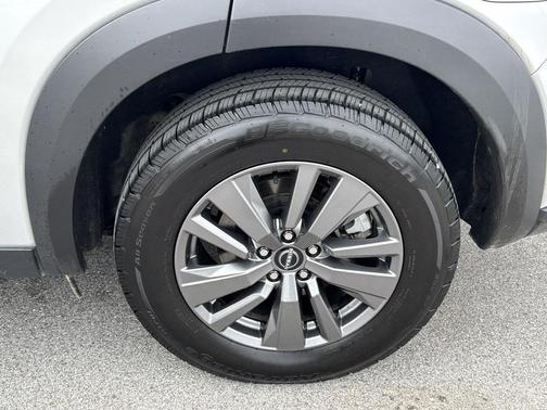 2024 Nissan Pathfinder SV FWD