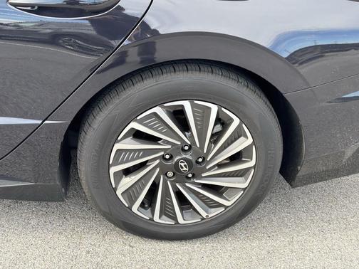 2024 Hyundai SONATA Hybrid Limited