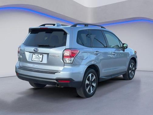 Ice Silver Metallic 2017 Subaru Forester 2.5i Premium