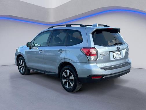 Ice Silver Metallic 2017 Subaru Forester 2.5i Premium