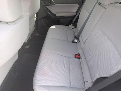 Ice Silver Metallic 2017 Subaru Forester 2.5i Premium