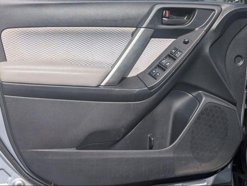 Ice Silver Metallic 2017 Subaru Forester 2.5i Premium