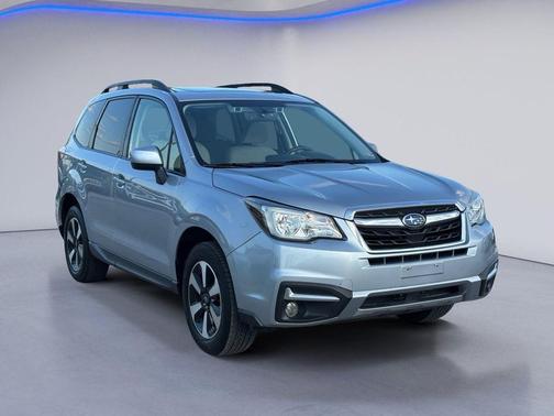 Ice Silver Metallic 2017 Subaru Forester 2.5i Premium