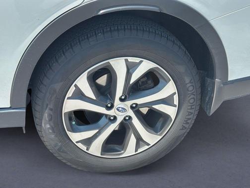 Crystal White Pearl 2021 Subaru Outback Limited