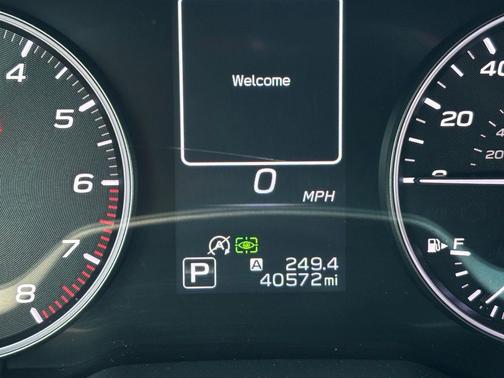 Crystal White Pearl 2021 Subaru Outback Limited