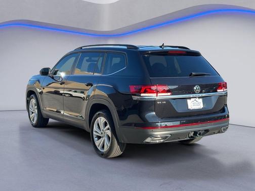 Deep Black 2023 Volkswagen Atlas 3.6L SE w/Technology