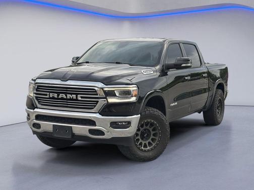 Diamond Black Crystal Pearlcoat 2019 RAM 1500 Laramie