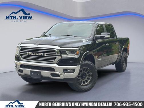 Diamond Black Crystal Pearlcoat 2019 RAM 1500 Laramie