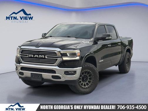 Diamond Black Crystal Pearlcoat 2019 RAM 1500 Laramie