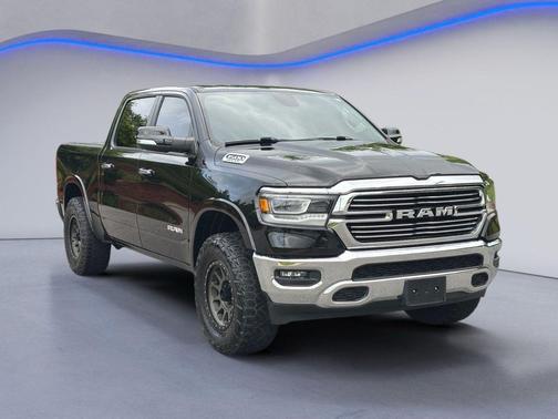 Diamond Black Crystal Pearlcoat 2019 RAM 1500 Laramie
