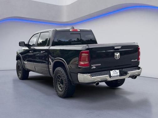 Diamond Black Crystal Pearlcoat 2019 RAM 1500 Laramie