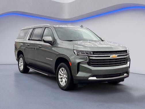Silver Sage Metallic 2024 Chevrolet Suburban LT