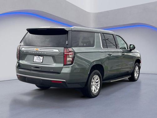 Silver Sage Metallic 2024 Chevrolet Suburban LT