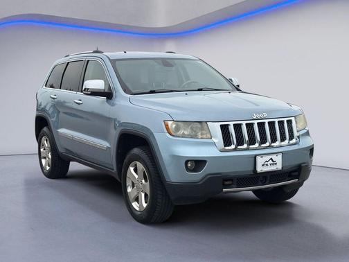 Winter Chill Pearlcoat 2013 Jeep Grand Cherokee Overland