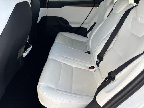 2022 Tesla Model S Base
