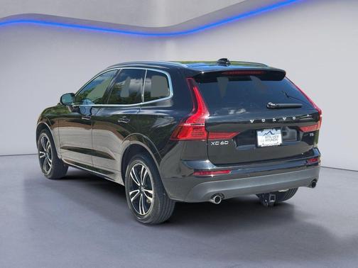 Onyx Black Metallic 2021 Volvo XC60 T5 Momentum