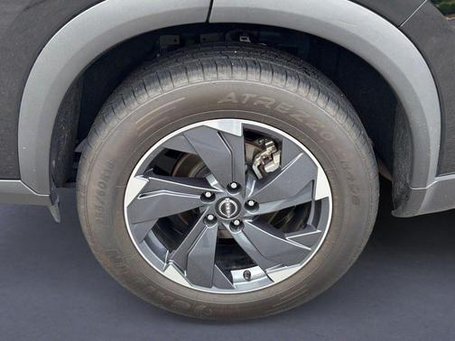 Super Black 2025 Nissan Rogue SV