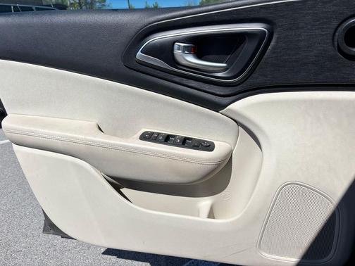 Granite Crystal Metallic Clearcoat 2017 Chrysler 200 LX