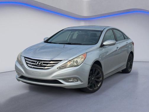 Radiant Silver Metallic 2011 Hyundai SONATA SE