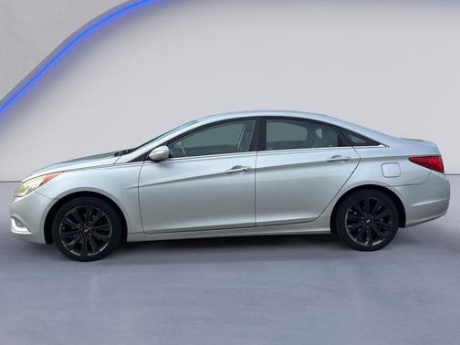 Radiant Silver Metallic 2011 Hyundai SONATA SE