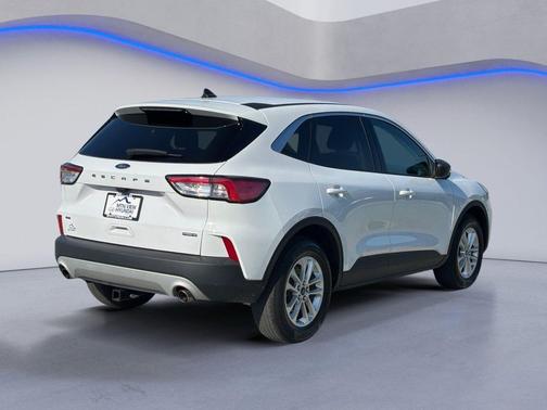 Oxford White 2022 Ford Escape SE