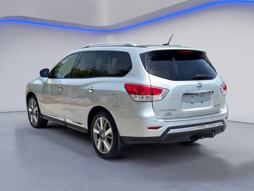 Brilliant Silver Metallic 2016 Nissan Pathfinder Platinum