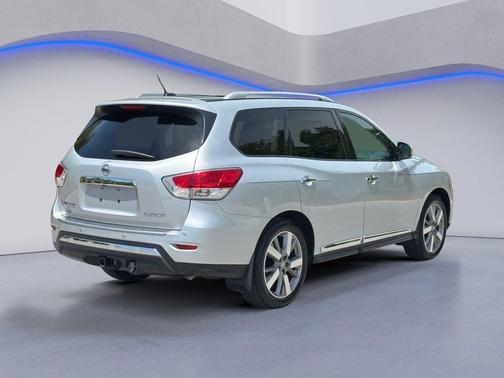 Brilliant Silver Metallic 2016 Nissan Pathfinder Platinum