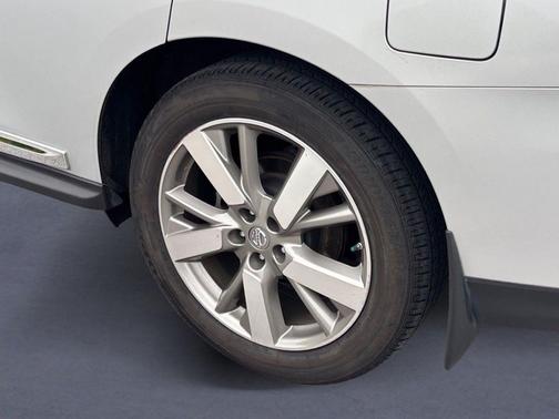 Brilliant Silver Metallic 2016 Nissan Pathfinder Platinum