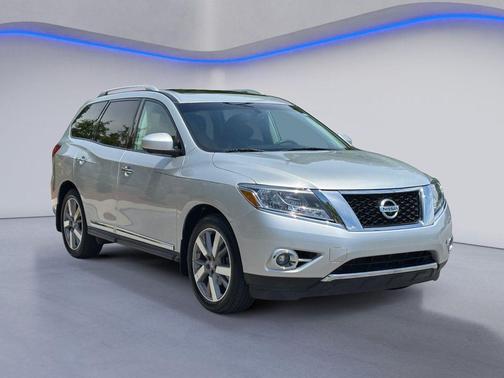 Brilliant Silver Metallic 2016 Nissan Pathfinder Platinum