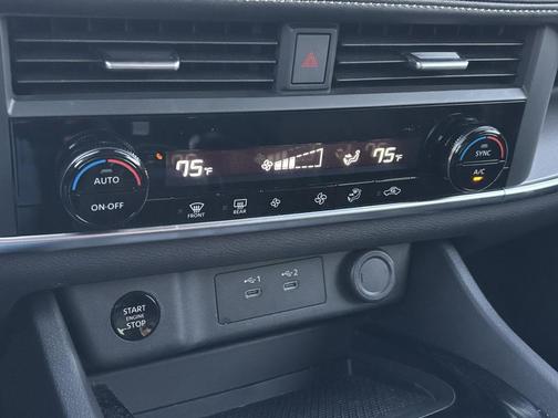 2025 Nissan Rogue SV